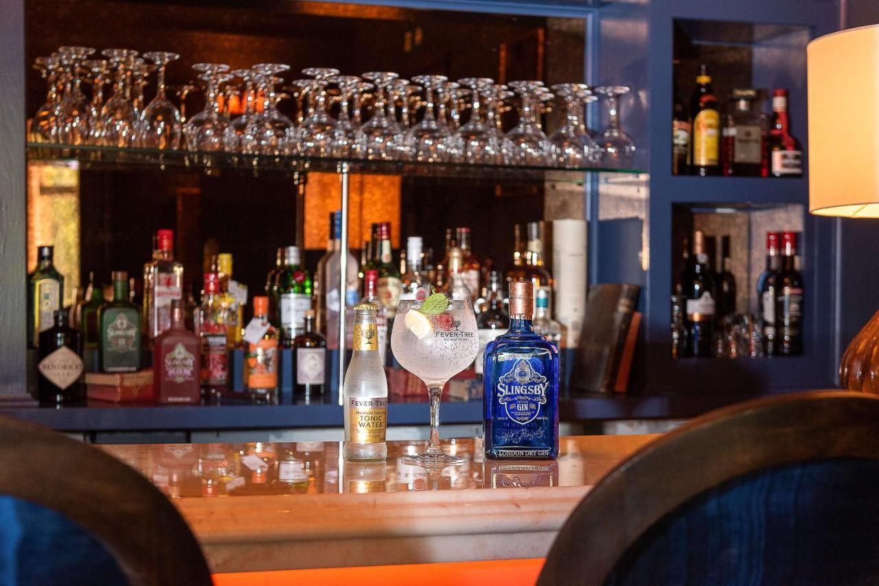 Clementine'S Guest House Йорк Экстерьер фото A bar in a restaurant