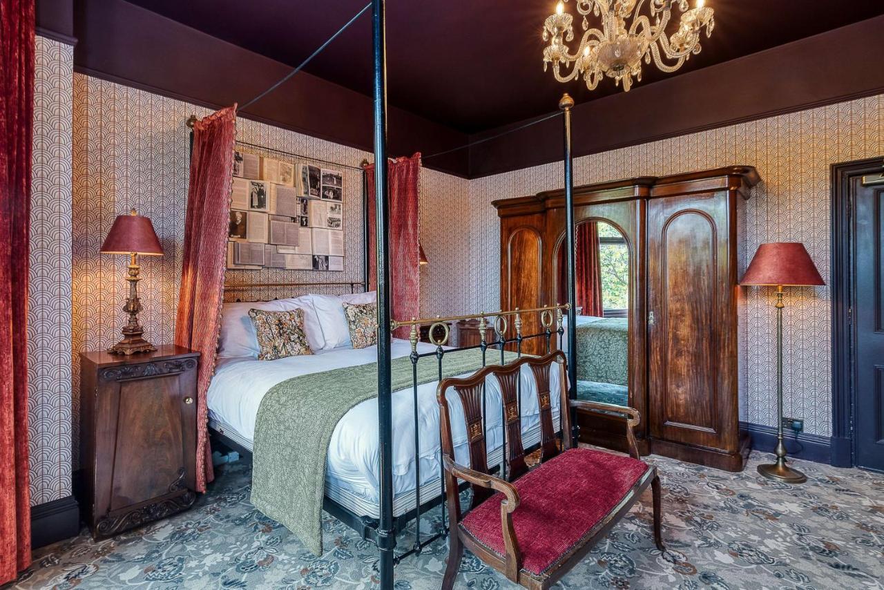 Clementine'S Guest House Йорк Экстерьер фото The bedroom at The Old Vicarage