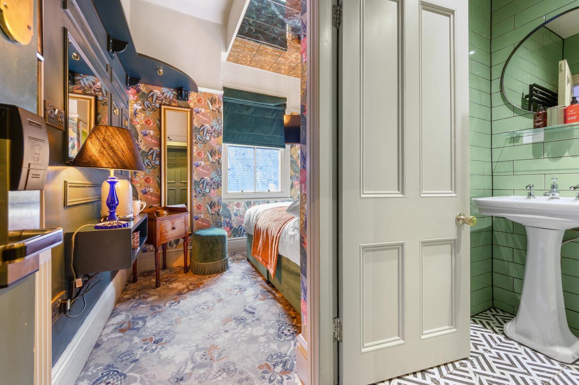 Clementine'S Guest House Йорк Экстерьер фото A room at the hotel